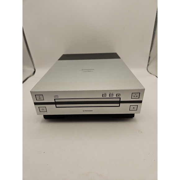 Pioneer XC-L7 Stereo CD Deck Silver Xc-l7 - FOR PARTS/REPAIR DOENS'T POWER ON - Picture 1 of 9